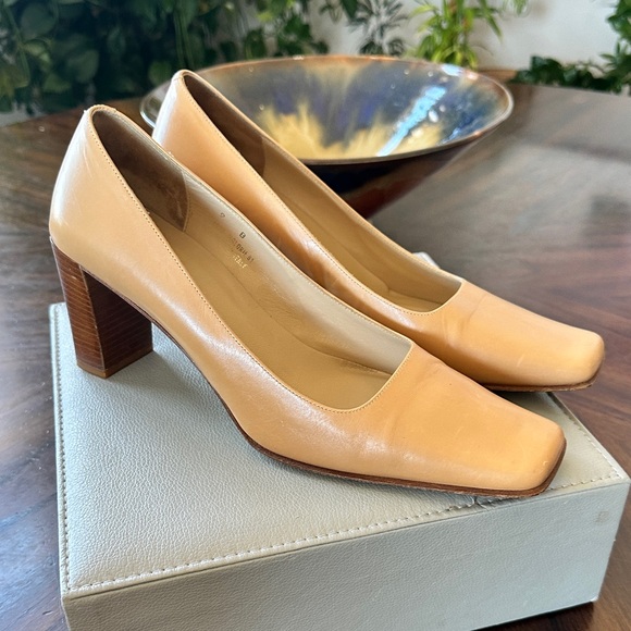 Coach Shoes - Coach Leather Tan Square Toe Malorie B1 Pumps Wooden Heel Size 9